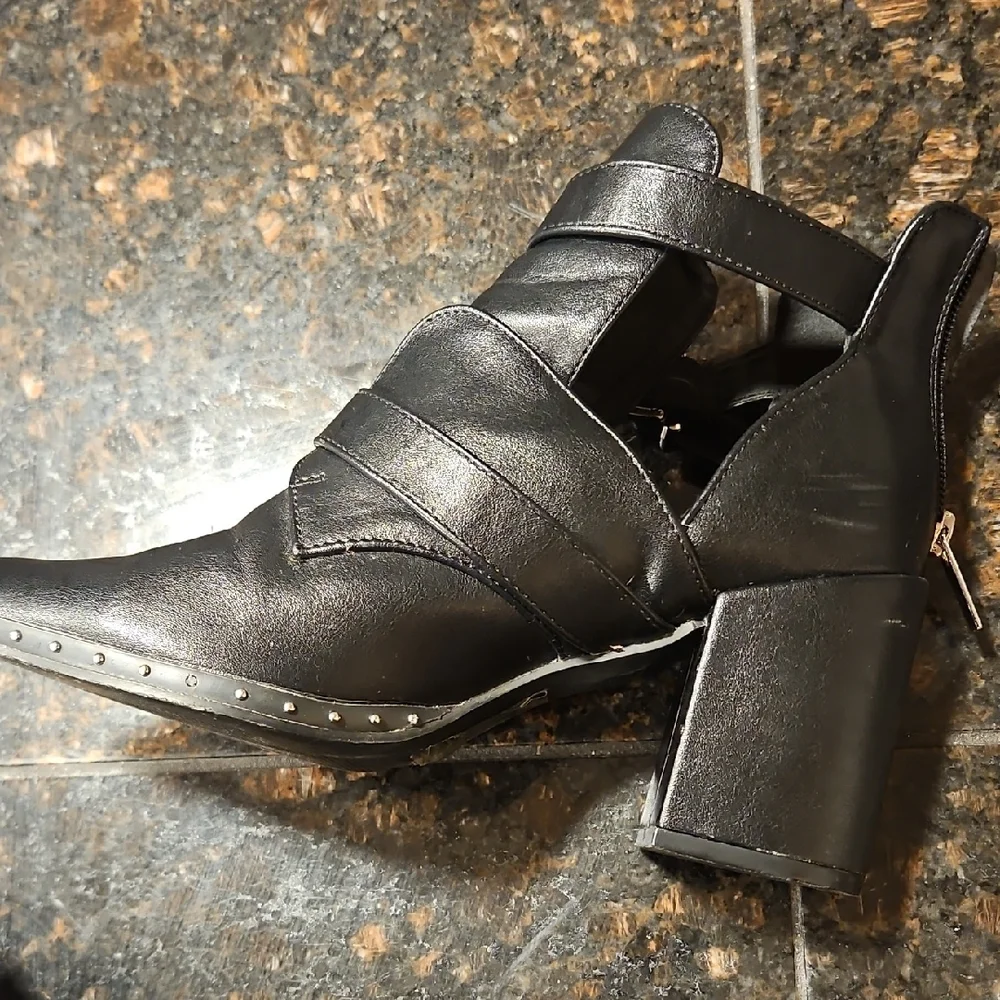Qupid Black Buckle Ankle Booties - Picture 5 of 9